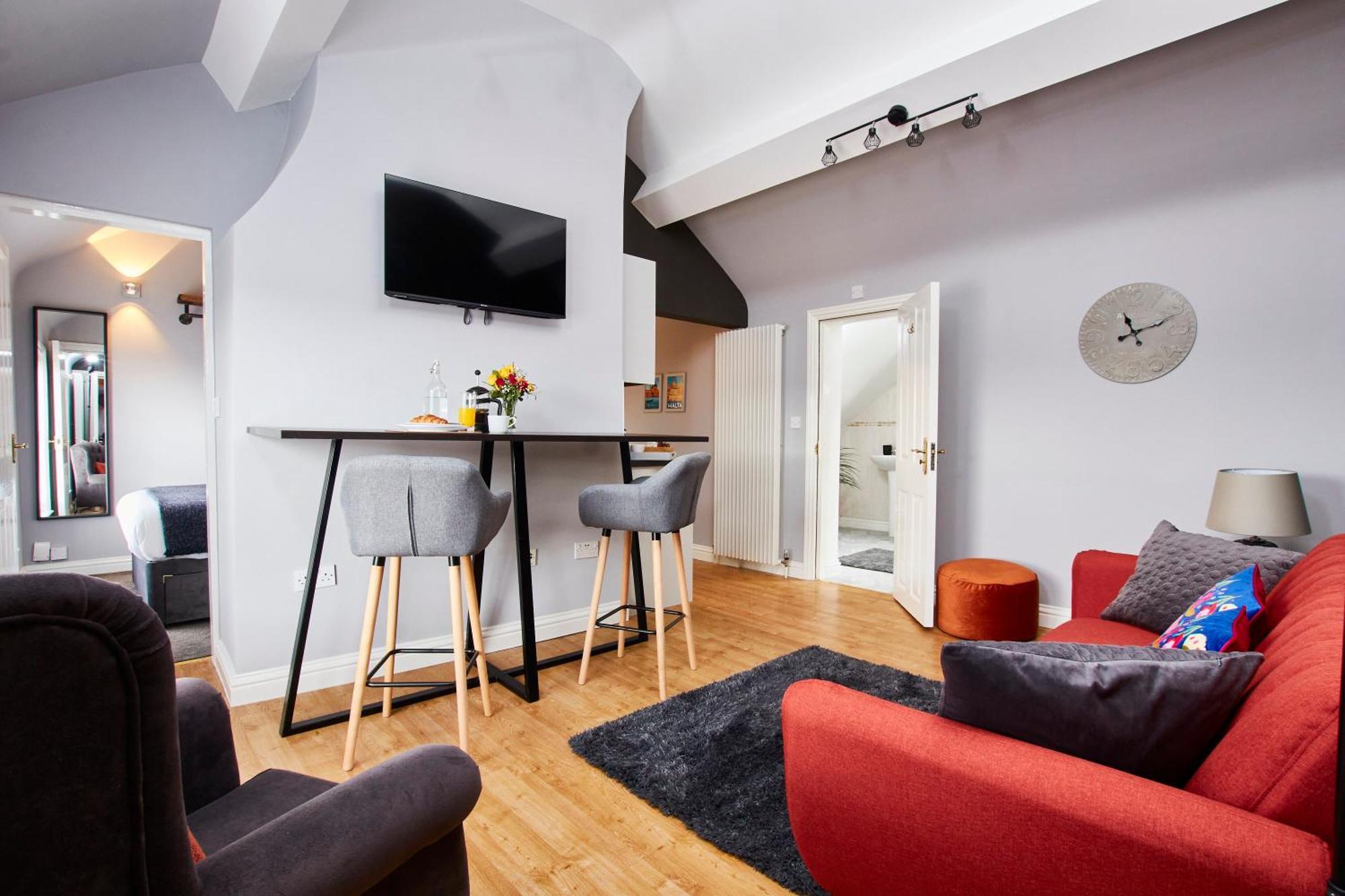 Delven House- Serviced Apartments Castle Donington Exterior photo