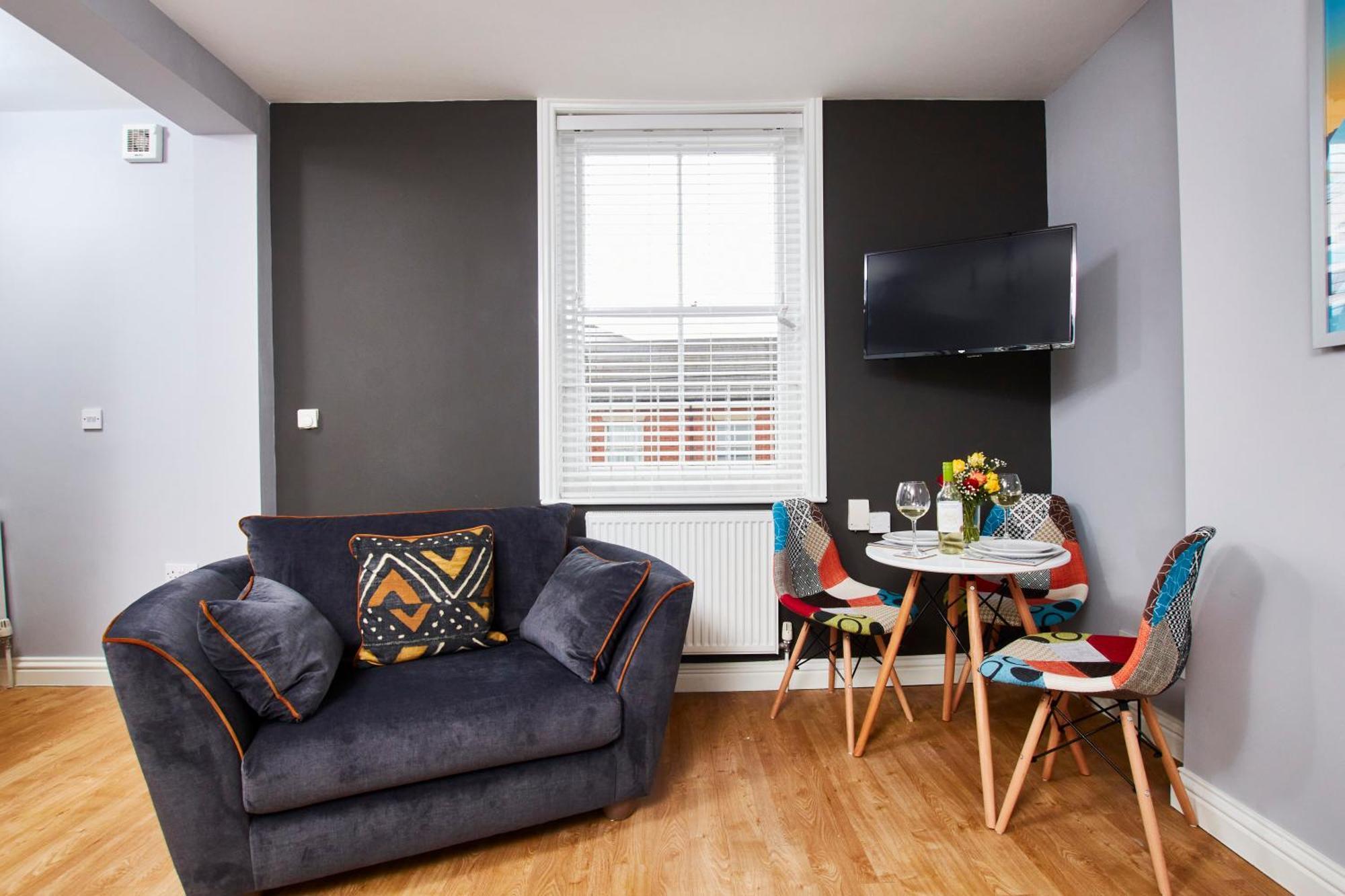 Delven House- Serviced Apartments Castle Donington Exterior photo